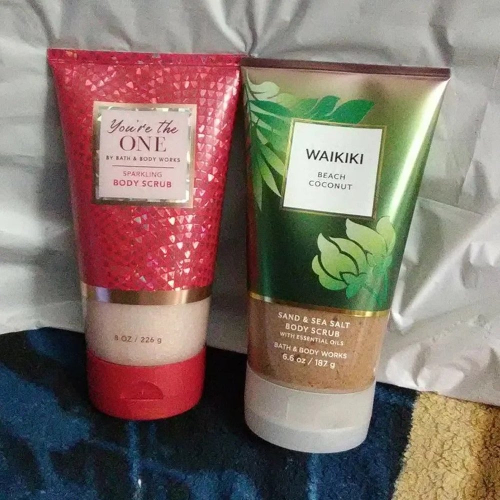 Bath and Body Works Scrub Set!